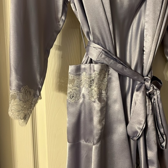 💜PRICE DROP💜 “VINTAGE OSCAR de la RENTRA” BRIDAL SET🤍ROBE-S,NIGHTIE-M GORG🩷 - Picture 5 of 9